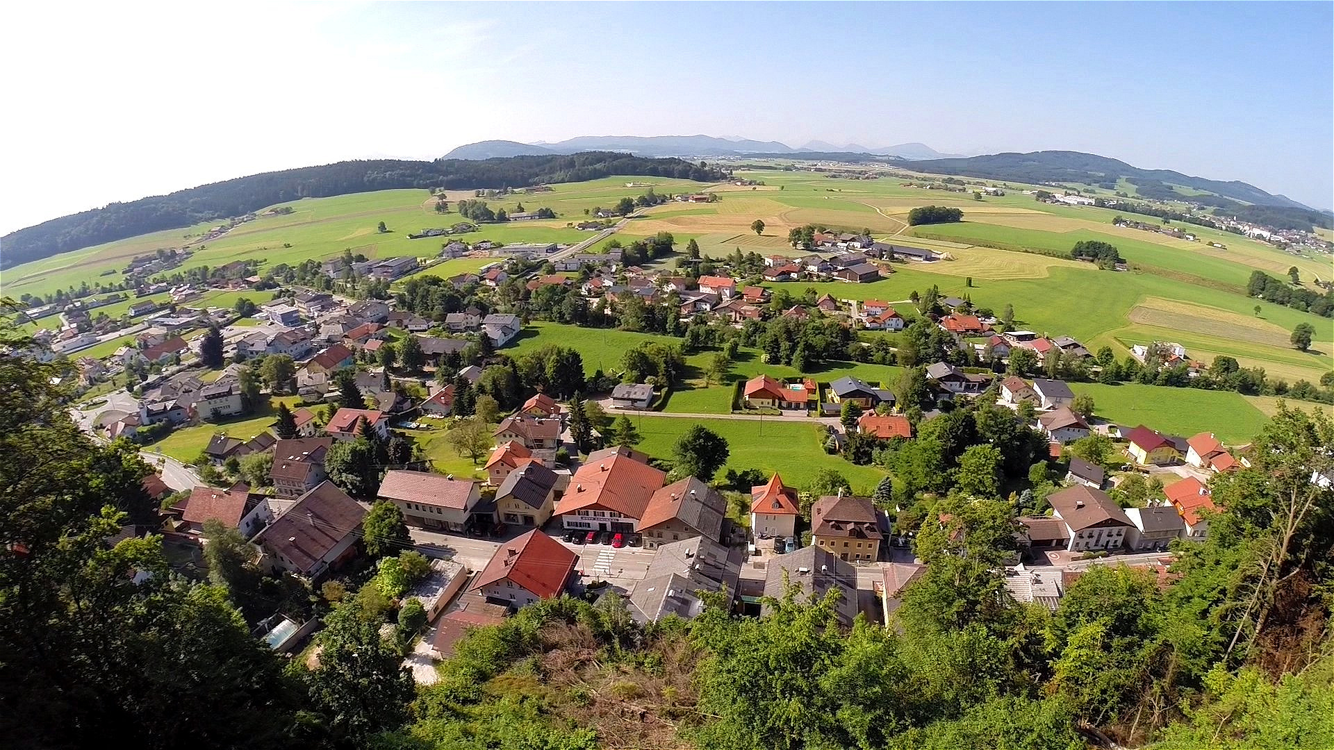 Tiefblick auf Friedburg vom Schlossberg aus - Juni 2014