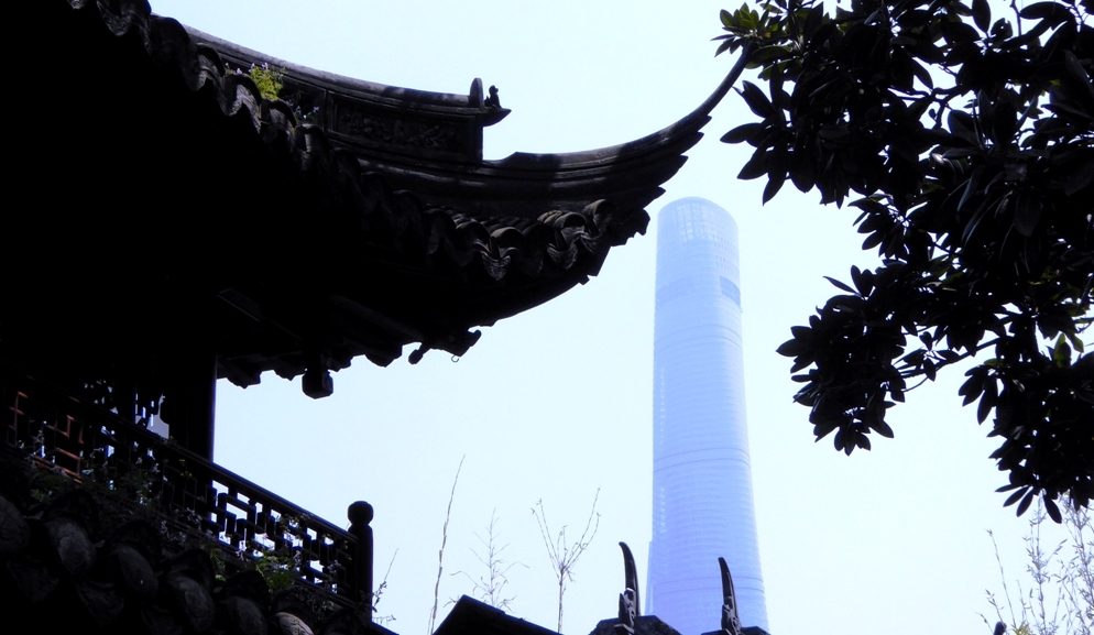 Blick vom Yuyuan Garten auf den Shanghai Tower