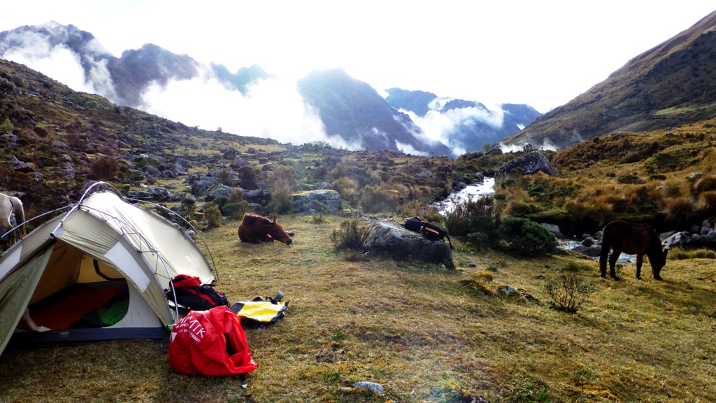 Zeltlager am Pumachaca Pass in 4.100 m Seehöhe