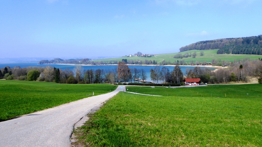 Das Ostufer des Mattsees gehört zu Oberösterreich